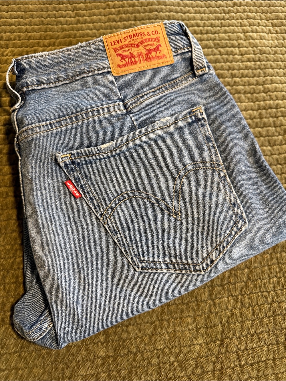Levi's Women's Light Wash High-Rise Jeans